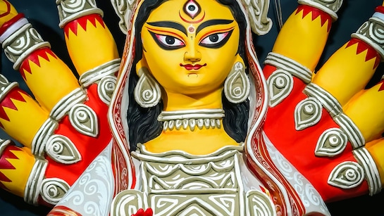 Navratri 2025 in India: Top Places to Celebrate, Travel & Packing Tips