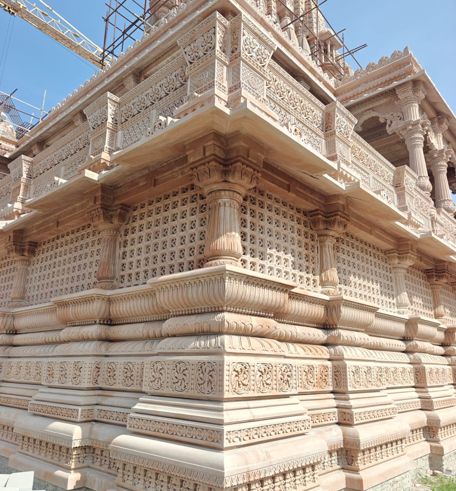 मंदिर की नक्काशी देखिए. मंदिर की नक्काशी देखिए.