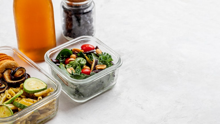 सब्जी, रोटी, पराठा समेत ऑफिस टिफिन में सबसे ज्यादा रिपीट होने वाली 7 चीजें और उनके स्मार्ट ऑप्शन्स