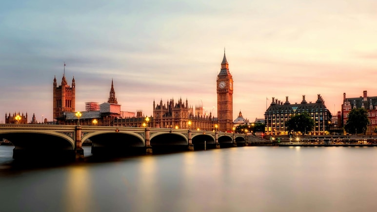 UK Is Giving PR Visa To Indians: Here's How Much It Will Cost You UK Is Giving PR Visa To Indians: Here's How Much It Will Cost You