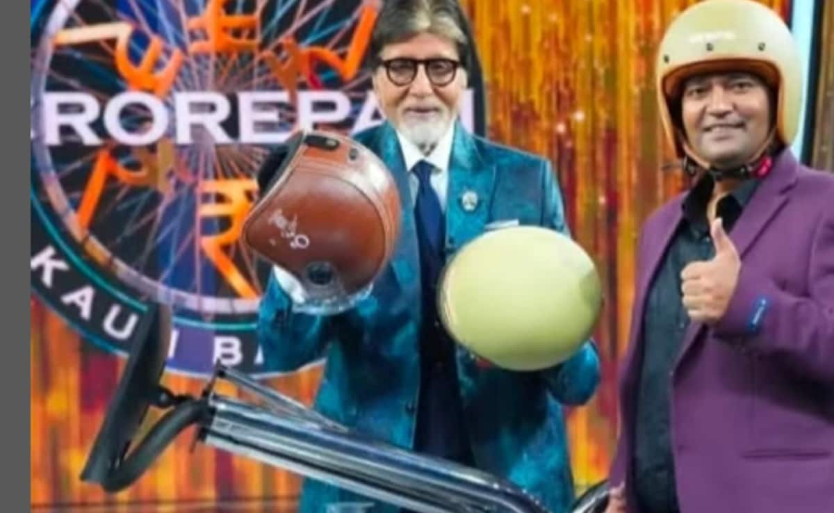 Kaun Banega Crorepati 17: Amitabh Bachchan Receives Two Helmets From Raghvendra Kumar AKA "Helmet Man of India"