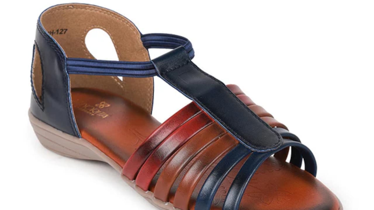 How To Pair Flat Footwear With Sarees, Suits And Fusion Fits: A Guide