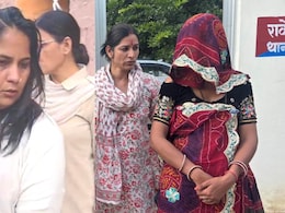 Honeytrap : फेसबुकवर मैत्री, फार्म हाऊसवर पाठवली मैत्रिणीची मुलगी... वृद्धाबरोबर घडला भयंकर प्रकार Honeytrap : फेसबुकवर मैत्री, फार्म हाऊसवर पाठवली मैत्रिणीची मुलगी... वृद्धाबरोबर घडला भयंकर प्रकार