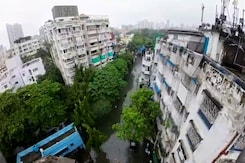 5 Dead In Kolkata As Heavy Rain Causes Flooding, Traffic Chaos 5 Dead In Kolkata As Heavy Rain Causes Flooding, Traffic Chaos