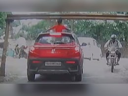 Video: Bengaluru Boy, Standing Through Car Sunroof, Hits Head On Overhead Beam Video: Bengaluru Boy, Standing Through Car Sunroof, Hits Head On Overhead Beam