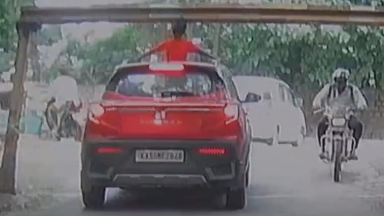 Video: Bengaluru Boy, Standing Through Car Sunroof, Hits Head On Overhead Beam Video: Bengaluru Boy, Standing Through Car Sunroof, Hits Head On Overhead Beam