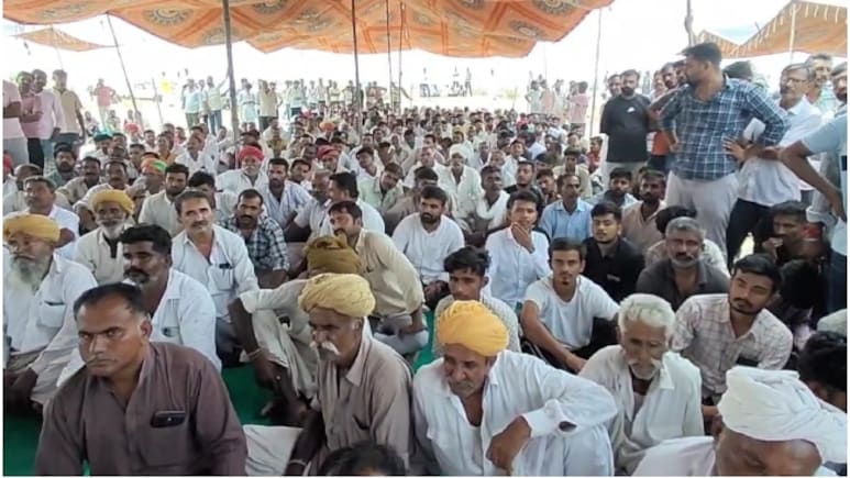 Khet Singh Murder Case: 'आपके पास 4 बजे तक का समय है', पुलिस को अल्टीमेटम, धरने पर बैठे हजारों लोग Khet Singh Murder Case: 'आपके पास 4 बजे तक का समय है', पुलिस को अल्टीमेटम, धरने पर बैठे हजारों लोग