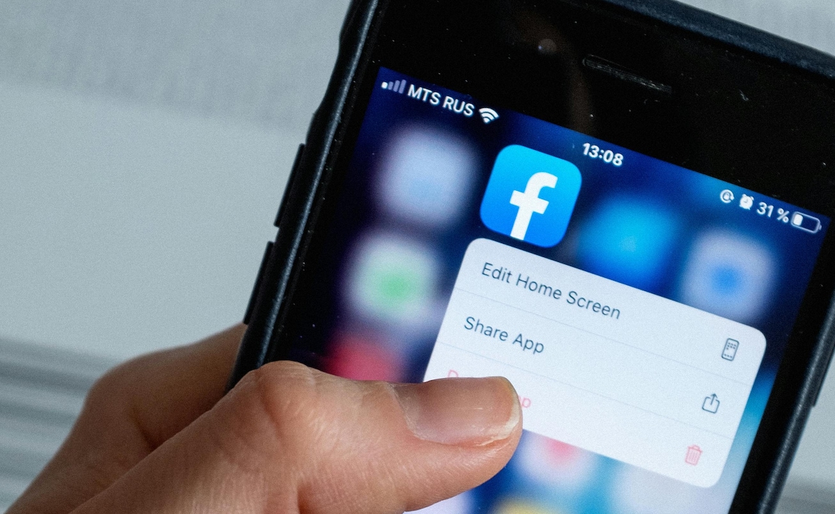 Facebook Brings Back "Poke" Feature After Nearly A Decade