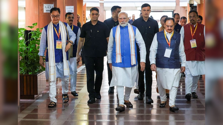 जब पीएम ने बीजेपी सांसदों से पूछा - स्वदेशी को बढ़ावा देने के लिए क्या कर रहे हैं ? जब पीएम ने बीजेपी सांसदों से पूछा - स्वदेशी को बढ़ावा देने के लिए क्या कर रहे हैं ?