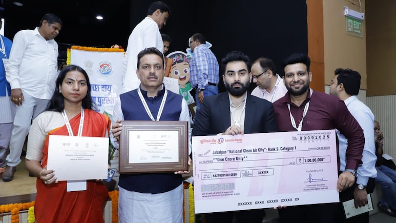 स्वच्छ वायु सर्वेक्षण 2025 में जबलपुर को मिला दूसरा स्थान, नगर निगम को मिली 1 करोड़ की पुरस्कार राशि स्वच्छ वायु सर्वेक्षण 2025 में जबलपुर को मिला दूसरा स्थान, नगर निगम को मिली 1 करोड़ की पुरस्कार राशि