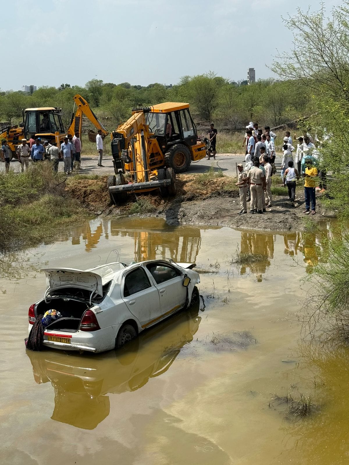 कार में सवार सात लोगों की हुई थी मौत कार में सवार सात लोगों की हुई थी मौत