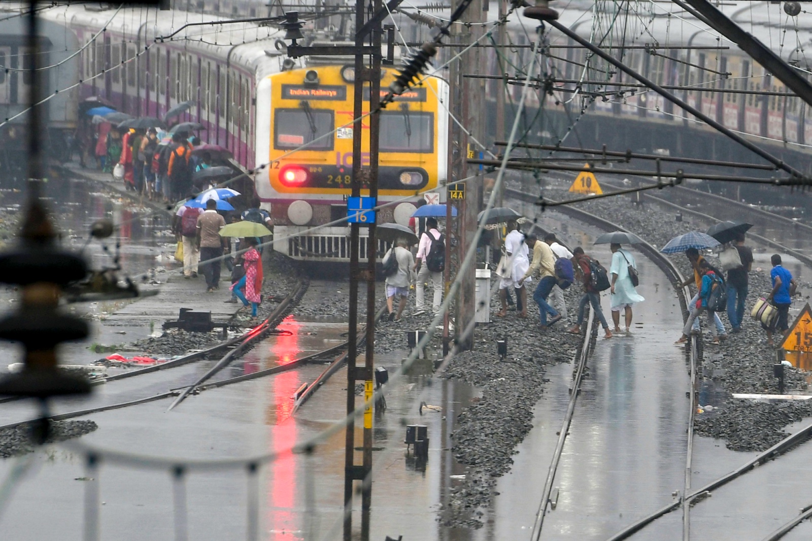 कोलकाता में औसत से 2663% ज़्यादा बारिश ने मचाया कोहराम, हावड़ा में भी मची तबाही