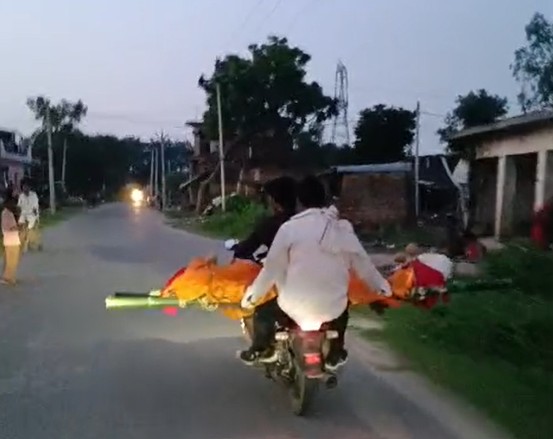 बाइक पर शव, ICU में सिस्टम... रात में महिला के अंतिम संस्‍कार की मजबूरी क्या?