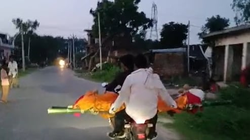 बाइक पर शव, ICU में सिस्टम... रात में महिला के अंतिम संस्कार की मजबूरी क्या?