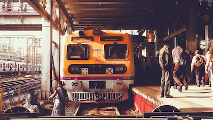 Mumbai Local News :  मुंबई लोकलच्या 'या' स्टेशनचे नाव अचानक बदलले! काय आहे कारण?