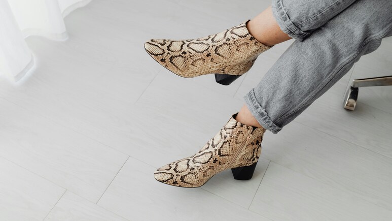 Boots चाहिए हो या Heels, Flats, इतने कम प्राइस में ये Offers कहीं नहीं मिलेंगे आपको, ज़रूर देखें Boots चाहिए हो या Heels, Flats, इतने कम प्राइस में ये Offers कहीं नहीं मिलेंगे आपको, ज़रूर देखें