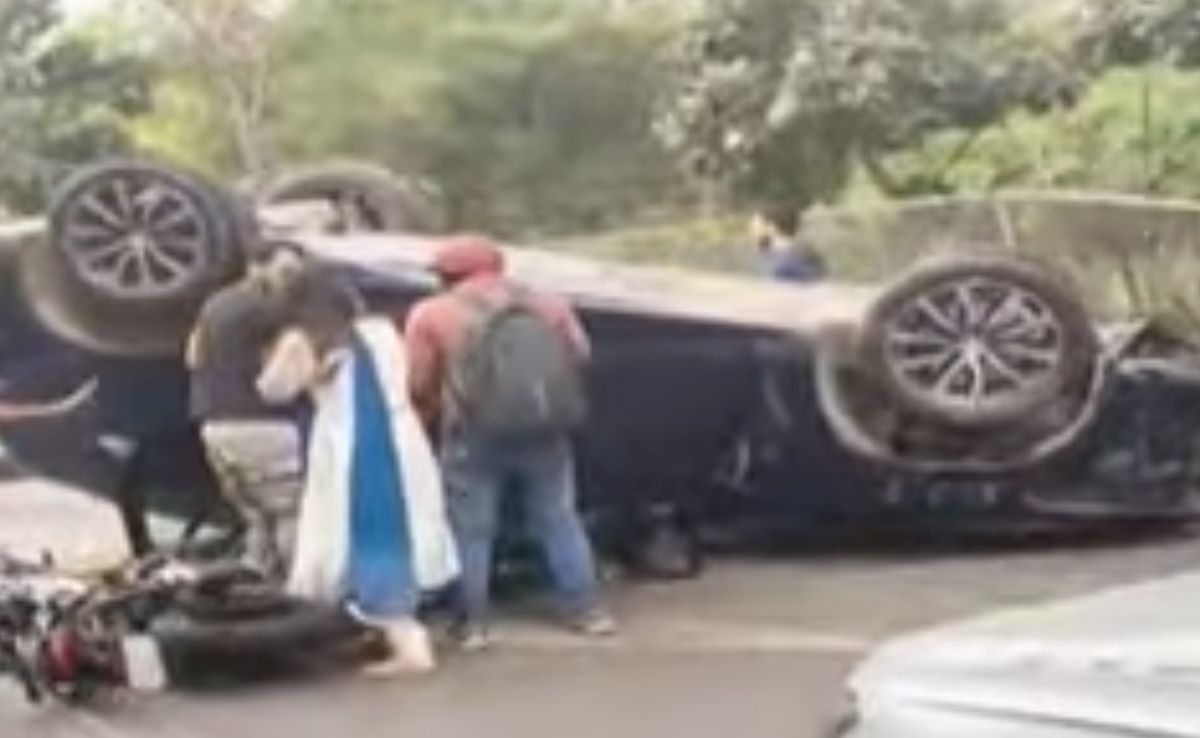 Video: After Accident, Accused Driver Pulled Out Of Overturned BMW