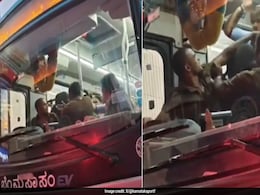 बेंगलुरु बस में बवाल! महिला ने ड्राइवर को जड़ा थप्पड़, पलटकर Driver ने भी मारा तमाचा, पुलिस ने ऐसे किया रिएक्ट बेंगलुरु बस में बवाल! महिला ने ड्राइवर को जड़ा थप्पड़, पलटकर Driver ने भी मारा तमाचा, पुलिस ने ऐसे किया रिएक्ट