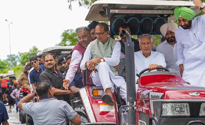 शिवराज सिंह चौहान ने किया पंजाब के बाढ़ प्रभावित इलाकों का दौरा, बोले- नुकसान की भरपाई की जाएगी