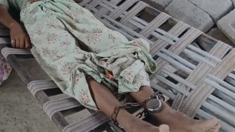 Rajasthan: 3 महीने से जंजीरों में जकड़ी युवती का वीडियो वायरल, अधिकारी मौके पर पहुंचे तो सामने आई हकीकत
