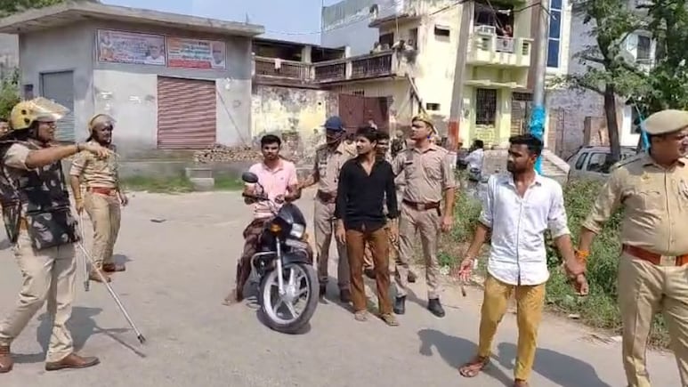 मेरठ में गुर्जर महापंचायत पर बवाल के बाद एक्शन में पुलिस, 22 लोग जेल भेजे गए...खंगाली जा रही CCTV फुटेज मेरठ में गुर्जर महापंचायत पर बवाल के बाद एक्शन में पुलिस, 22 लोग जेल भेजे गए...खंगाली जा रही CCTV फुटेज