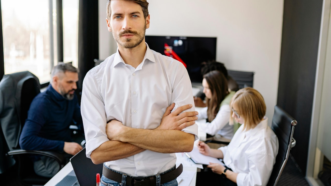 Explore easy tips to make the overshirt work fashionably right every time