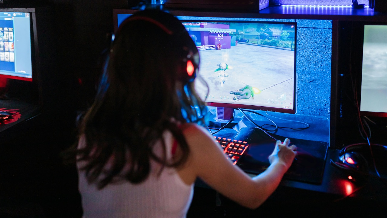 Top 5 Gaming Monitors Under ₹10,000 That Do Not Compromise On Play
