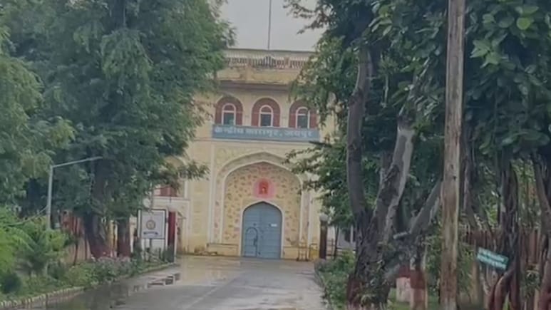 Jaipur Central Jail: जयपुर की हाई सिक्योरिटी सेंट्रल जेल में फिर मिले 4 मोबाइल, सुरक्षा पर उठे सवाल; जांच शुरू Jaipur Central Jail: जयपुर की हाई सिक्योरिटी सेंट्रल जेल में फिर मिले 4 मोबाइल, सुरक्षा पर उठे सवाल; जांच शुरू