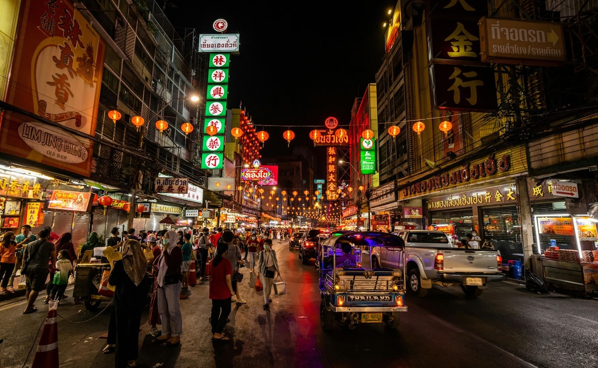 Bangkok streets offer many options for shopping and eating Bangkok streets offer many options for shopping and eating