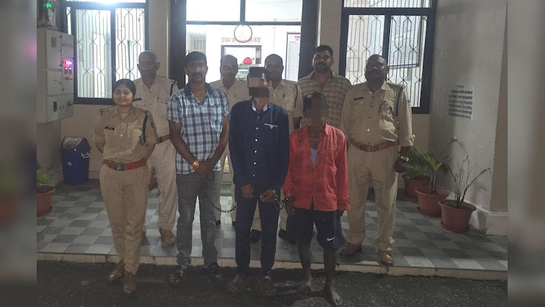 पिकनिक स्पॉट में घूमने गए पति-पत्नी को खंभे से बांधकर बुरी तरह पीटा, महिला के साथ छेड़छाड़ भी की 