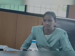 गरियाबंद में 8 लाख रुपये की इनामी नक्सली ने किया सरेंडर, मारे गए नक्सली DVC मेंबर सत्यम की पत्नी है