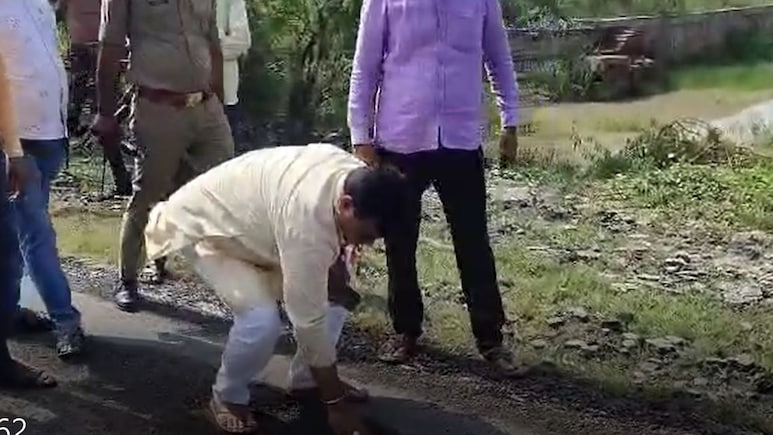 हरदोई में 75 करोड़ की ये कैसी सड़क, बीजेपी विधायक के हाथ लगाते ही उखड़ने लगी