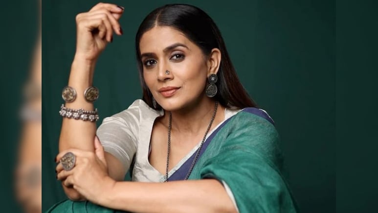 Sonali Kulkarni Exclusive: 'मैंने काजोल के साथ क्रिकेट खेला, बॉलीवुड में काफी कैट फाइट देख चुकी हूं'