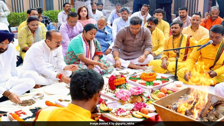 Delhi Chief Minister Rekha Gupta Performs Havan At BJP's New Delhi Headquarter Delhi Chief Minister Rekha Gupta Performs Havan At BJP's New Delhi Headquarter