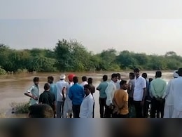 लाखनी पुलिए पर दर्दनाक हादसा,युवक का पैर फिसलने से नदी में बहा; रेस्क्यू जारी लाखनी पुलिए पर दर्दनाक हादसा,युवक का पैर फिसलने से नदी में बहा; रेस्क्यू जारी