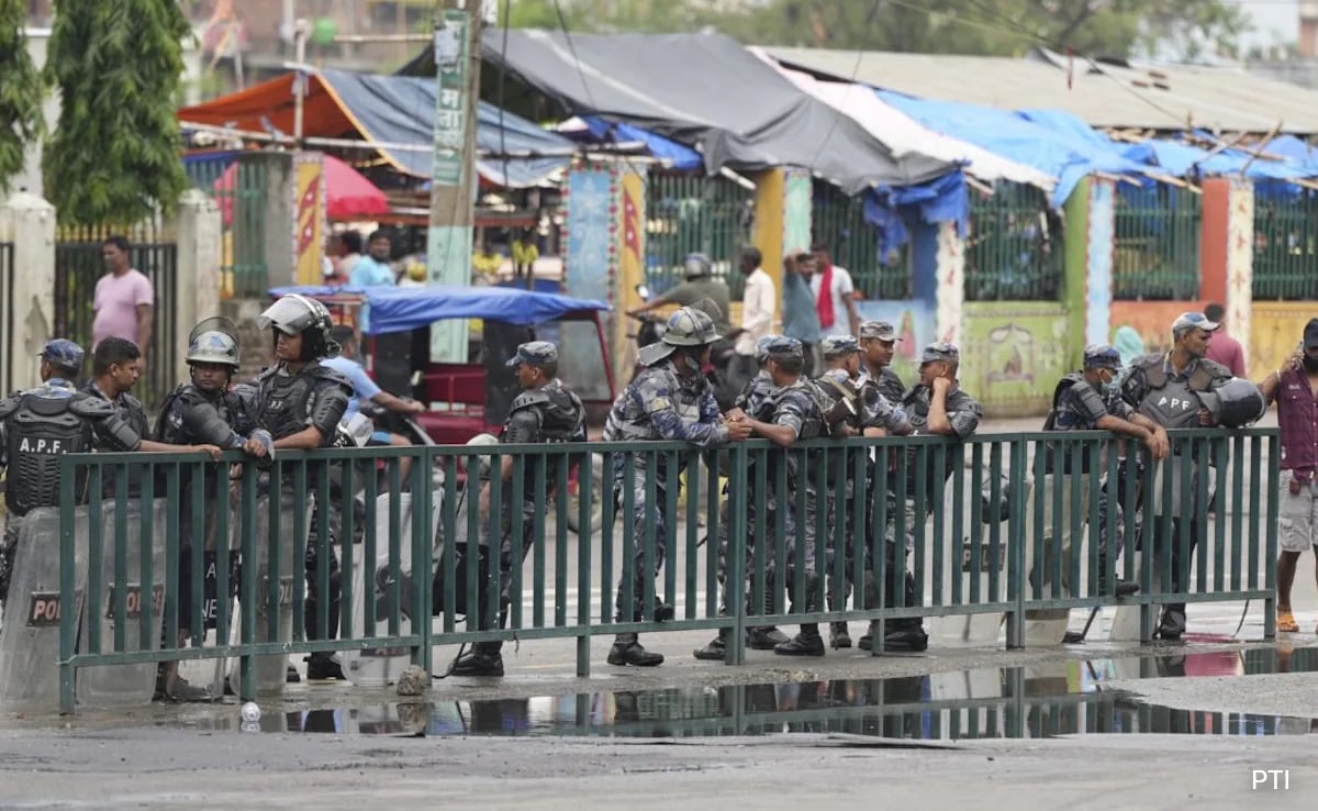 After Mass Nepal Jailbreak, Some Prisoners Surrender