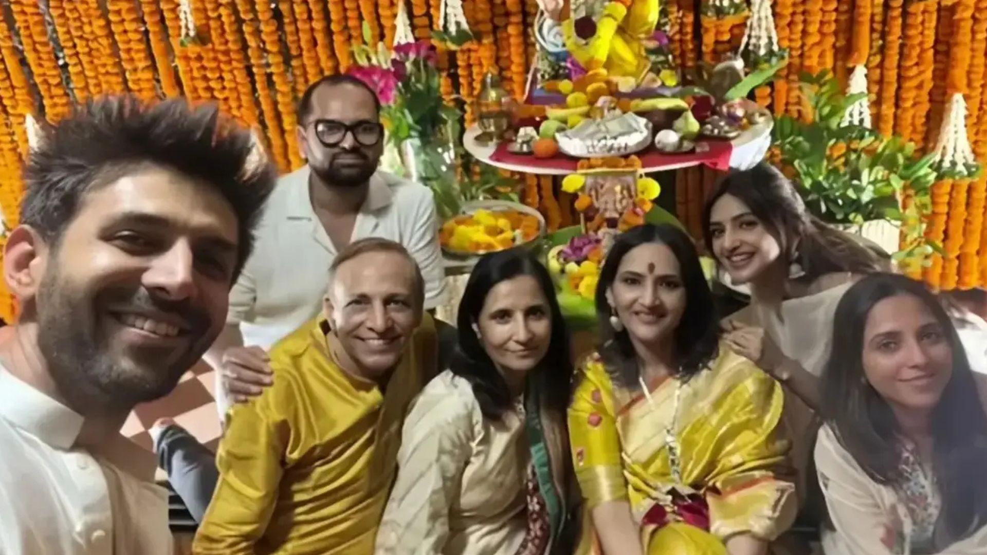 Amid Dating Rumours, Kartik Aaryan And Sreeleela Celebrate Ganesh Chaturthi Together. See Pics