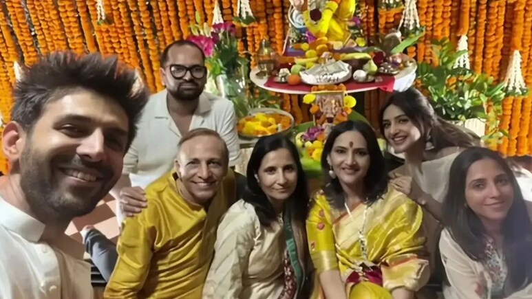Amid Dating Rumours, Kartik Aaryan And Sreeleela Celebrate Ganesh Chaturthi Together. See Pics