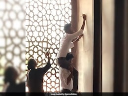 Visitors Caught Scratching Their Names On Walls Of Humayun's Tomb, Video Sparks Outrage Visitors Caught Scratching Their Names On Walls Of Humayun's Tomb, Video Sparks Outrage