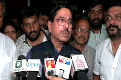 "How Can He Do It": Union Minister Loses Cool At Karnataka Cop Over Lathicharge "How Can He Do It": Union Minister Loses Cool At Karnataka Cop Over Lathicharge