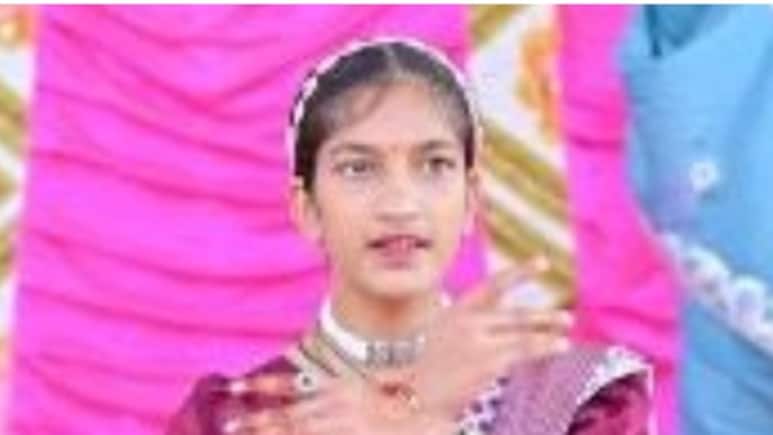 Jalore Student Death: स्कूल में पढ़ाई करते वक्त आया हार्ट अटैक! मौत की नींद सो गई 9वीं क्लास की स्टूडेंट Jalore Student Death: स्कूल में पढ़ाई करते वक्त आया हार्ट अटैक! मौत की नींद सो गई 9वीं क्लास की स्टूडेंट