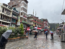 मॉनसून का कहर: टूरिस्ट से गुलजार मनाली में कर्फ्यू जैसा माहौल, 4 हजार होटल खाली, रिसॉर्ट में लगे ताले मॉनसून का कहर: टूरिस्ट से गुलजार मनाली में कर्फ्यू जैसा माहौल, 4 हजार होटल खाली, रिसॉर्ट में लगे ताले