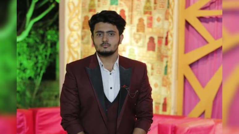 ग्रेटर नोएडा में डॉक्टर ने 21वीं मंजिल से कूदकर दी जान, घर में मौजूद थे माता-पिता, अब वजह तलाश रही पुलिस ग्रेटर नोएडा में डॉक्टर ने 21वीं मंजिल से कूदकर दी जान, घर में मौजूद थे माता-पिता, अब वजह तलाश रही पुलिस