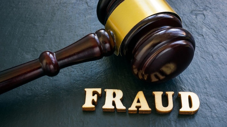 Fraud News: अंधश्रद्धा अन् जादूटोण्याचा फास... आईच्या उपचाराचे आमिष दाखवत तरुणाला 3 कोटींचा गंडा Fraud News: अंधश्रद्धा अन् जादूटोण्याचा फास... आईच्या उपचाराचे आमिष दाखवत तरुणाला 3 कोटींचा गंडा