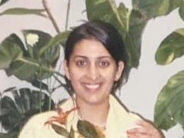 Smriti Irani Daughter Photo: स्मृती इराणीच्या मुलीचे 10 न पाहिलेले फोटो पाहून म्हणाल: ही तर हुबेहूब तुलसीसारखी Smriti Irani Daughter Photo: स्मृती इराणीच्या मुलीचे 10 न पाहिलेले फोटो पाहून म्हणाल: ही तर हुबेहूब तुलसीसारखी