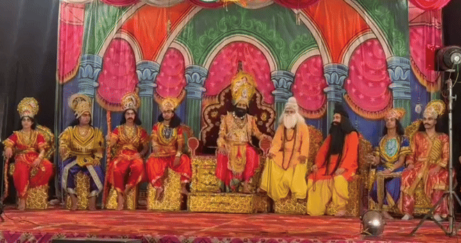 चंबा: रामलीला के मंच पर गिर पड़े दशरथ, अभिनय करते-करते थम गई सांसें