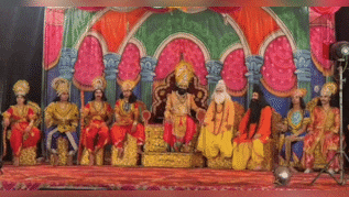 VIDEO: रामलीला के मंच पर दशरथ को आया हार्ट अटैक, अभिनय करते-करते थम गईं सांसें