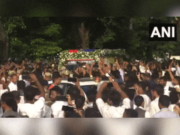 सिंगापुर से लौटा जुबीन गर्ग का पार्थिव शरीर, गुवाहाटी में अंतिम दर्शन के लिए उमड़ी भीड़ सिंगापुर से लौटा जुबीन गर्ग का पार्थिव शरीर, गुवाहाटी में अंतिम दर्शन के लिए उमड़ी भीड़