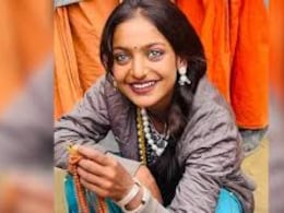 न मेकअप, न ही कोरियोग्राफी, मोनालिसा ने जींस- टीशर्ट में किया बिंदास डांस, लोगों ने लुटाया खूब प्यार न मेकअप, न ही कोरियोग्राफी, मोनालिसा ने जींस- टीशर्ट में किया बिंदास डांस, लोगों ने लुटाया खूब प्यार