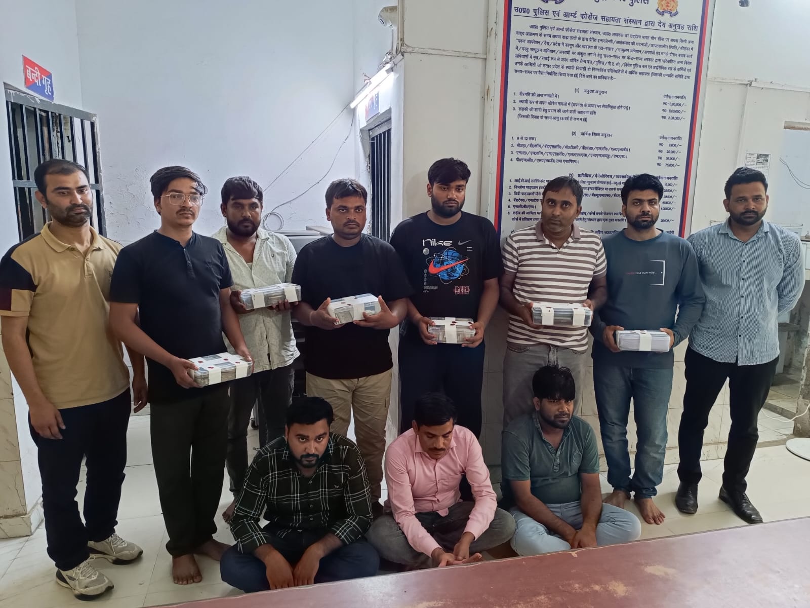 नोएडा STF ने साॅल्वर गैंग को दबोचा, 2 लाख में हो रही थी पेपर की डील, जानें पूरा मामला